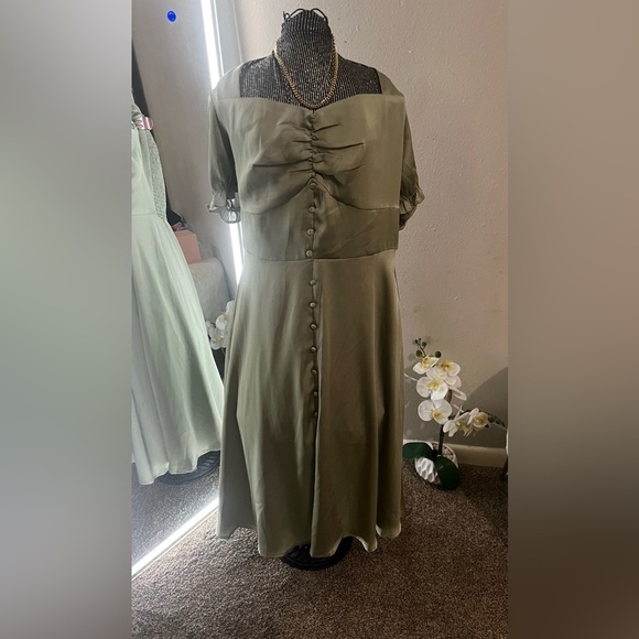 Green Puff Sleeve Midi Sundress for Wedding Guest - Picture 4 of 5